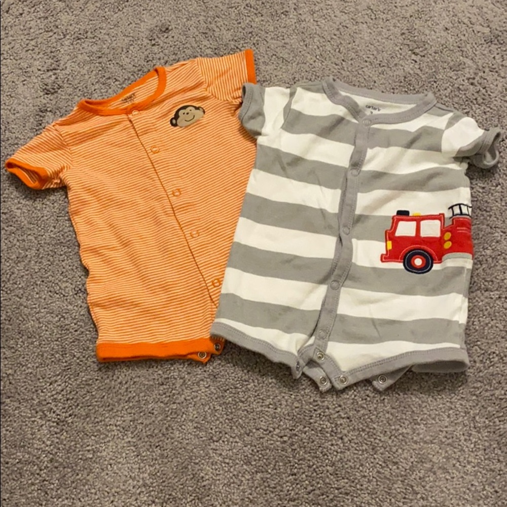2 outfit sets